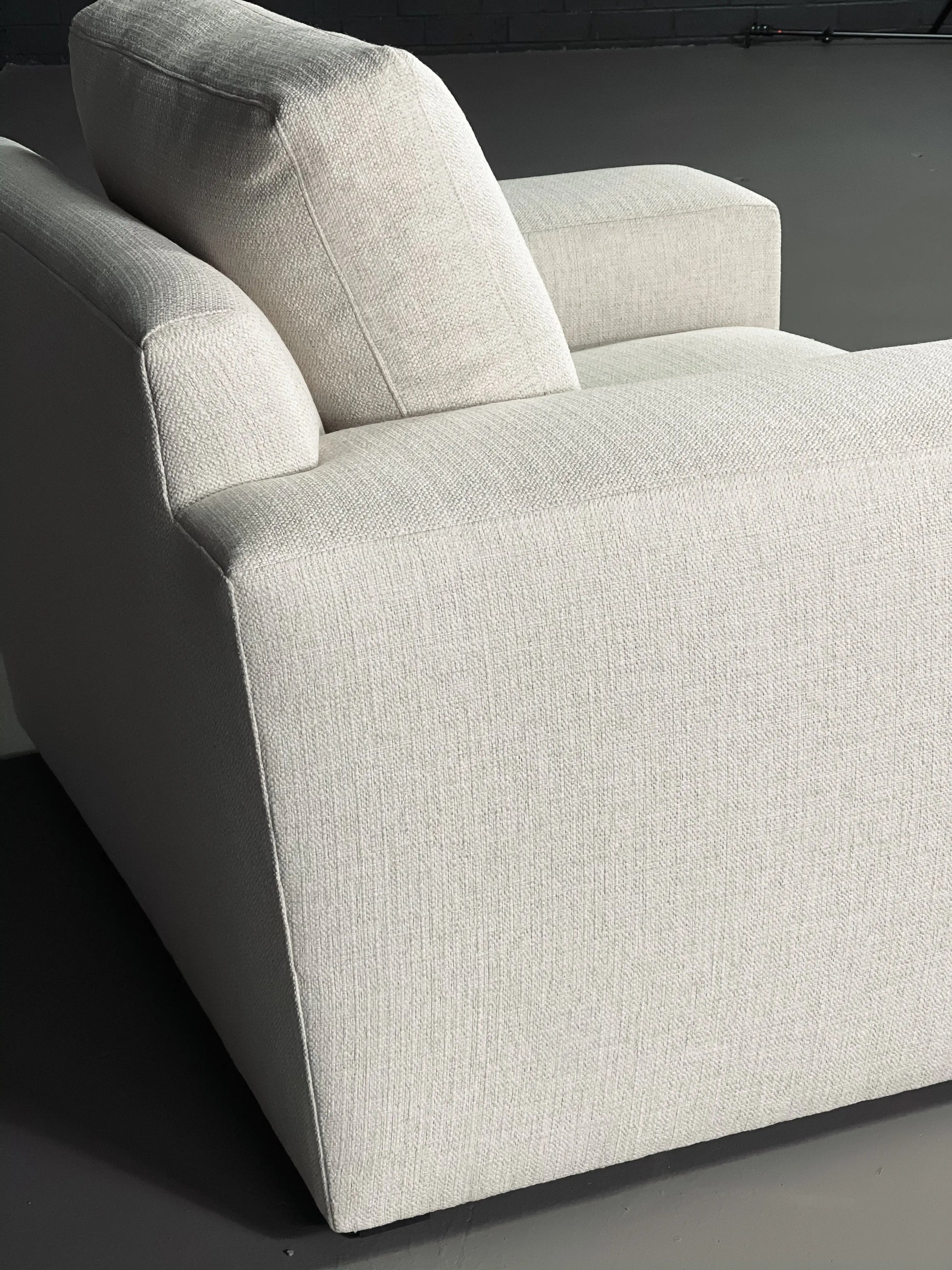 WIDE TRACK ARM EXTENDED SOFA cpb_product HENDRICKS