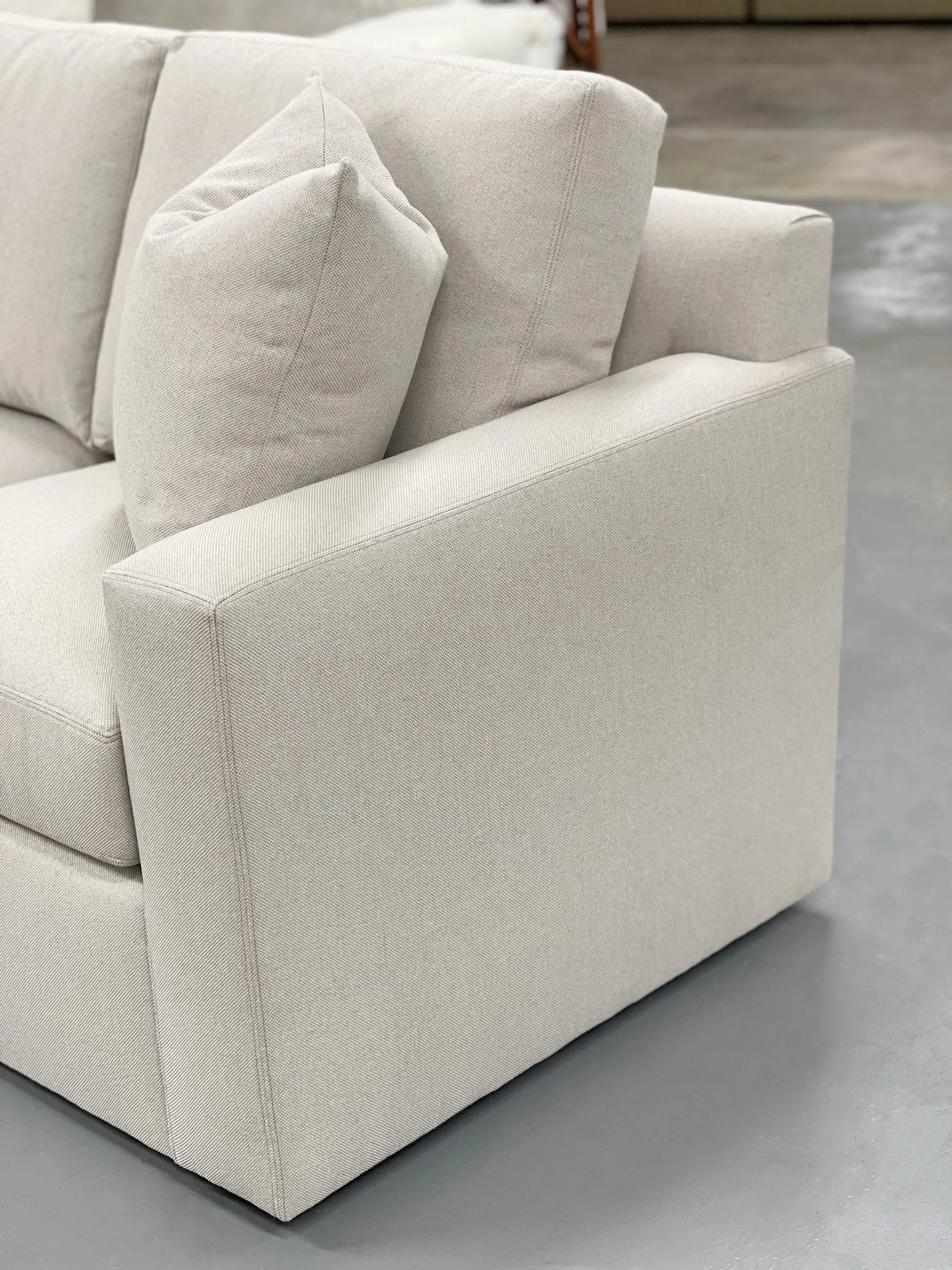 STANDARD TRACK ARM CHAIR cpb_product HENDRICKS